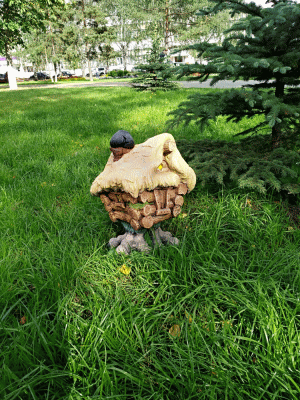Садово-парковая скульптура из полистоуна Избушка с соломенной крышей (Н.С.)